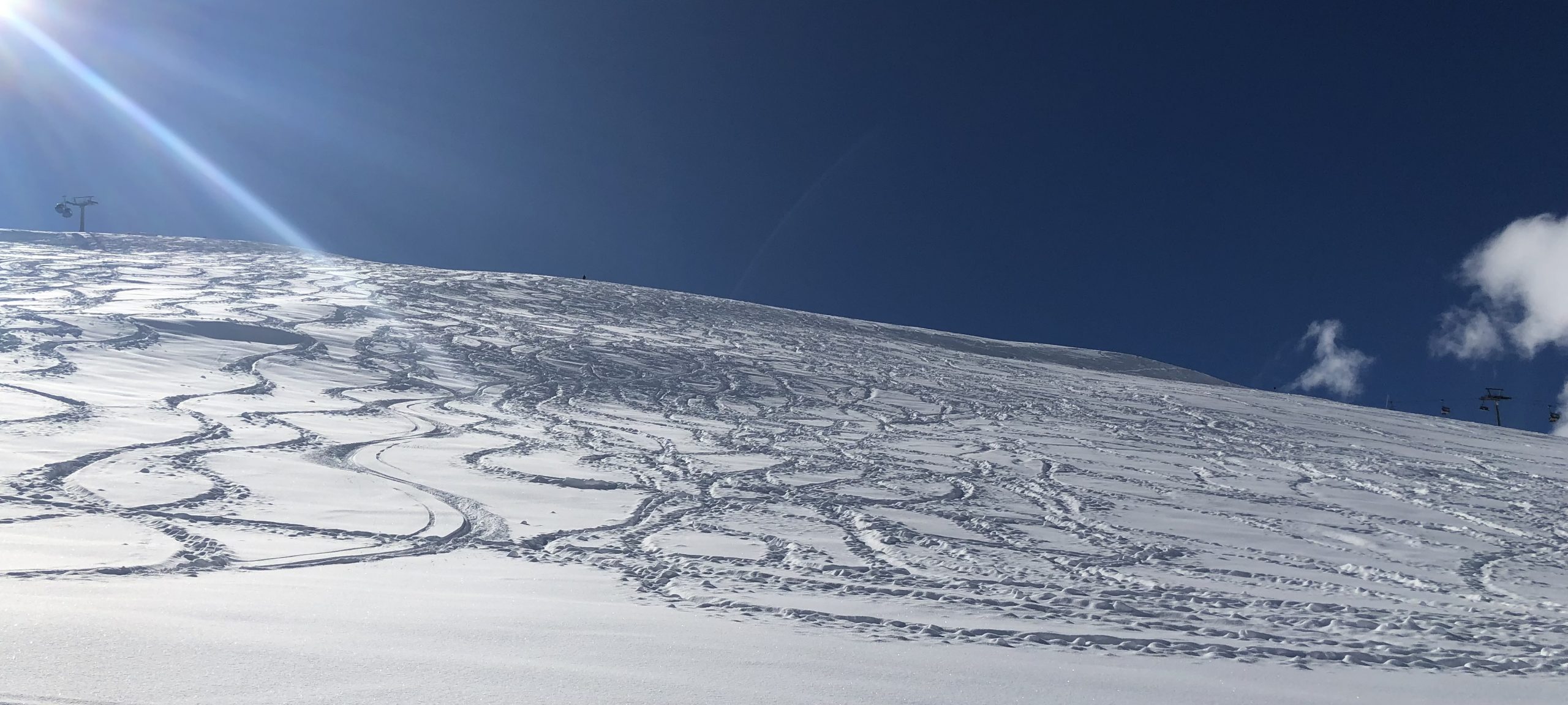 Skifahren und Berge